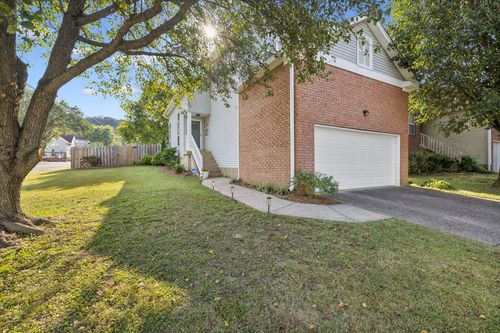 2001 Lassiter Dr, Goodlettsville, TN, 37072-8928 | Card Image