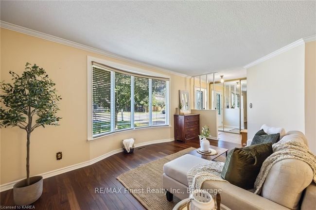 705 Braeside Cres, House other with 4 bedrooms, 2 bathrooms and 2 parking in Kingston ON | Image 8