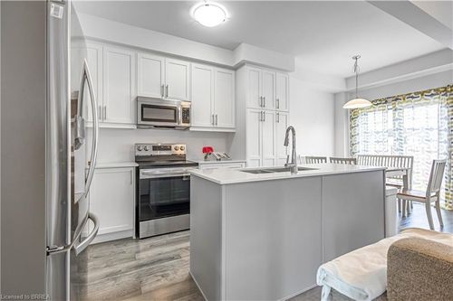 29 Bellhouse Ave, Brantford, ON, N3T0T7 | Card Image