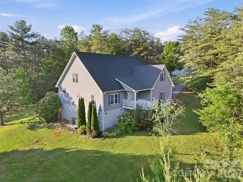 16 Lancaster Ln, Weaverville, NC, 28787-5202 | Card Image