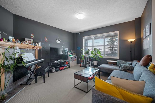 33 Panora Hill Nw, Home with 5 bedrooms, 3 bathrooms and 1 parking in Calgary AB | Image 4