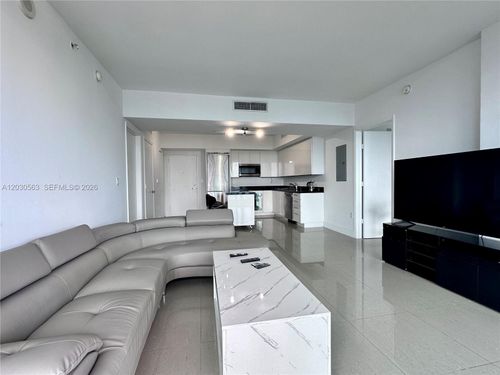 4111-92 Sw 3rd St, Miami, FL, 33130-3379 | Card Image
