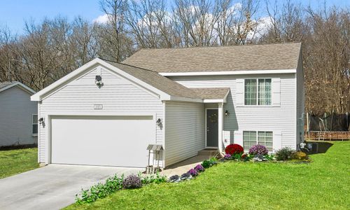 1015 Point Way, Lawton, MI, 49065-8797 | Card Image