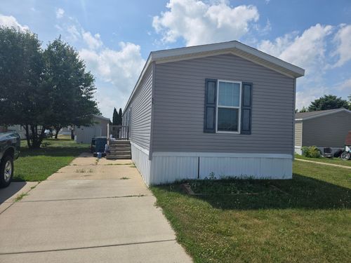 55-360 E Tuttle Rd, Ionia, MI, 48846-8619 | Card Image