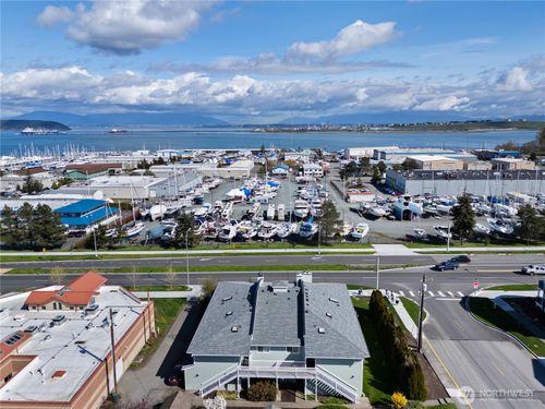 apt-3-3120 R Ave, Anacortes, WA, 98221-3889 | Card Image
