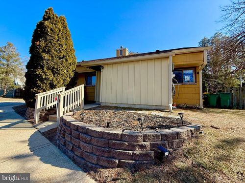 1 Dover Dr, LINDENWOLD, NJ, 08021-6705 | Card Image