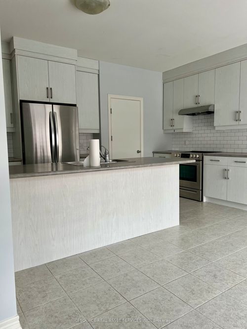 upper-6 Darling Ave, Thorold, ON, L2V0G7 | Card Image