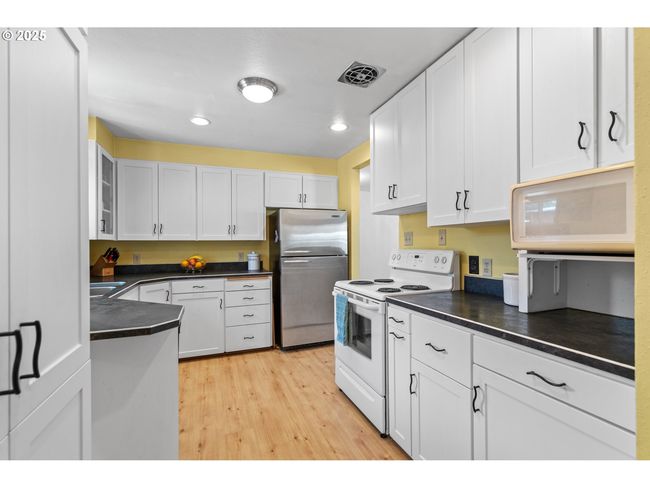 814 Sw 44 Th St, House other with 5 bedrooms, 2 bathrooms and null parking in Pendleton OR | Image 8