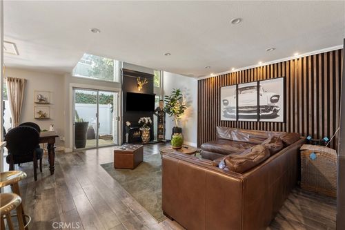 3-18175 Andrea Cir N, Northridge, CA, 91325-1145 | Card Image