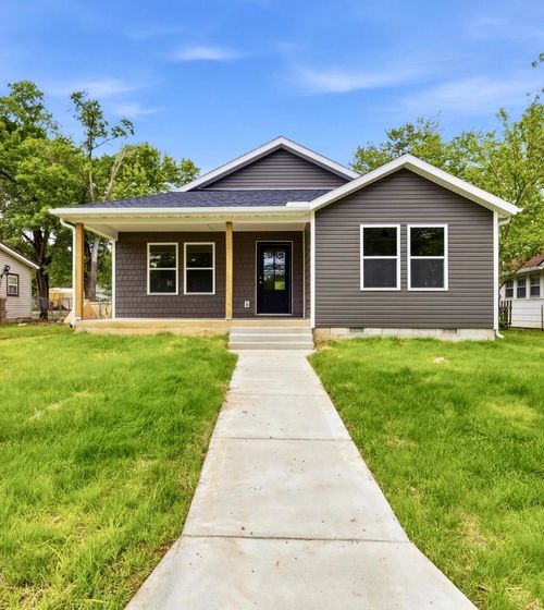 915 S Hudson Ave, Aurora, MO, 65605-2515 | Card Image