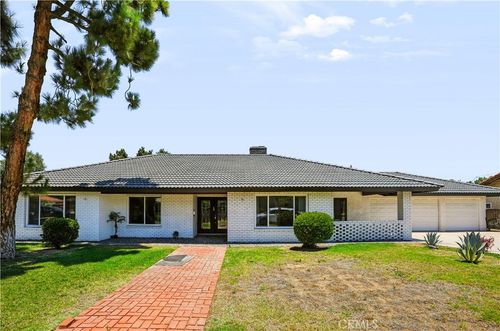 1033 Alta Loma Dr, Corona, CA, 92882-4016 | Card Image