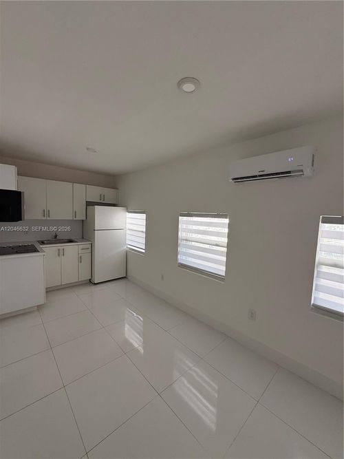 2-6716 Nw 6th Ave, Miami, FL, 33150-4104 | Card Image