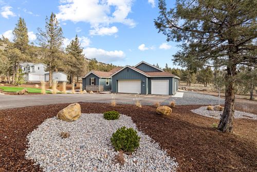 5730 Engleman Spruce Way, Klamath Falls, OR, 97601-8707 | Card Image