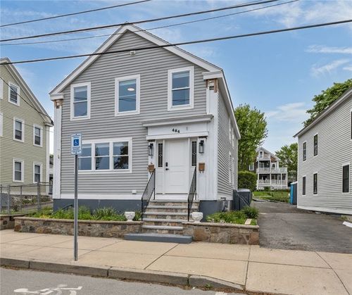 484 Thames St, Bristol, RI, 02809-1933 | Card Image