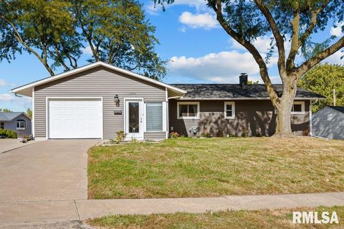 1358 W Garfield St, Davenport, IA, 52804-1757 | Card Image