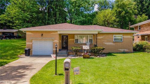 136 Mchendry St, Weirton, WV, 26062-3713 | Card Image