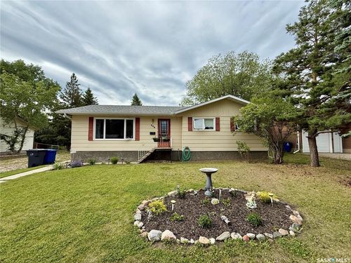 309 Finley Ave, Cut Knife, SK, S0M0N0 | Card Image