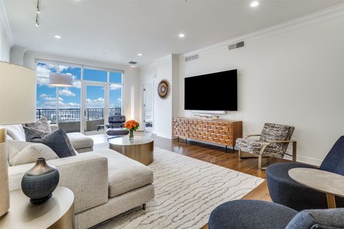 901-2828 Hood Street, Dallas, TX, 75219 | Card Image