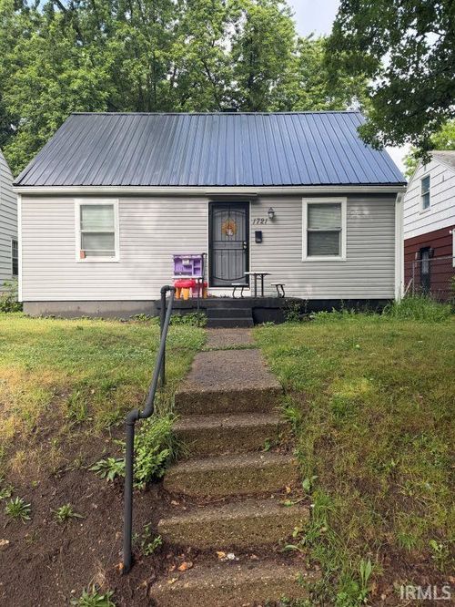 1721 Obrien Street, South Bend, IN, 46628-3214 | Card Image