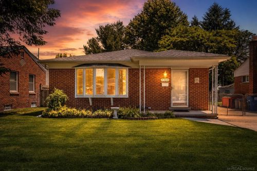 7368 Kubis Street, Westland, MI, 48185 | Card Image