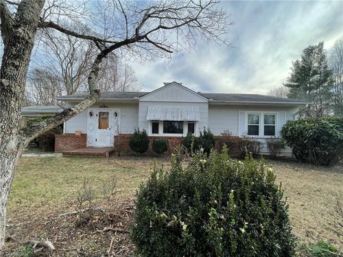 838 Nc Highway 65, Reidsville, NC, 27320-9301 | Card Image