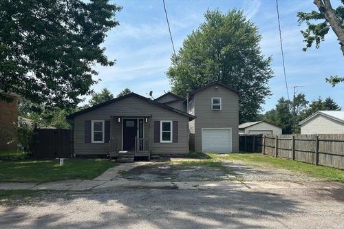 837 N Queen Rd, Walkerton, IN, 46574-9673 | Card Image