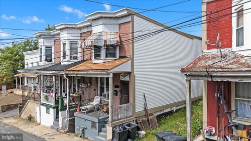 324 E Arch St, POTTSVILLE, PA, 17901-2636 | Card Image