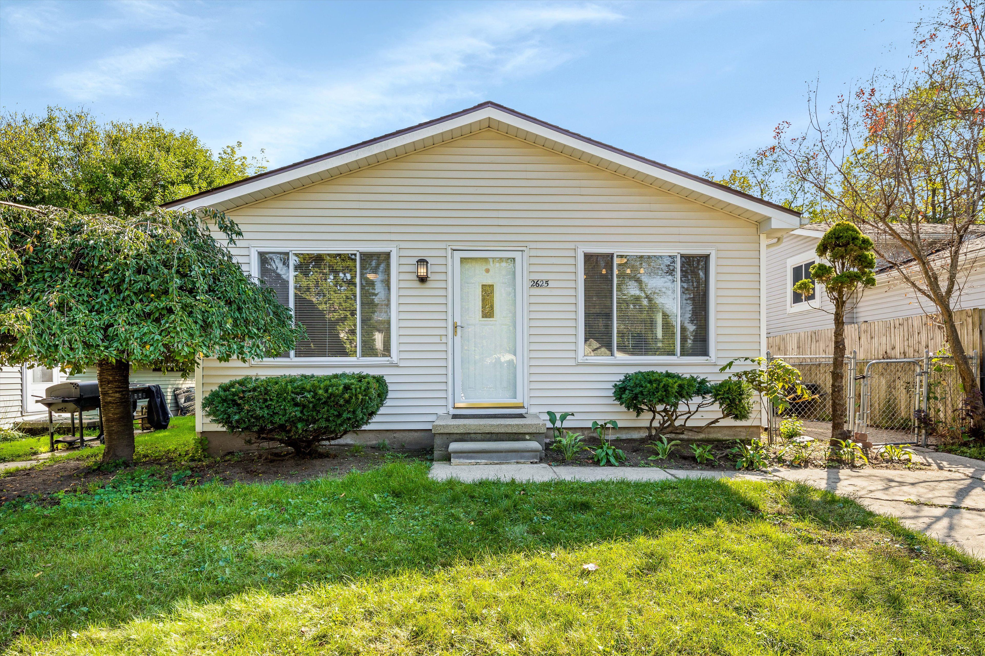 Corey St, Waterford, MI 48328