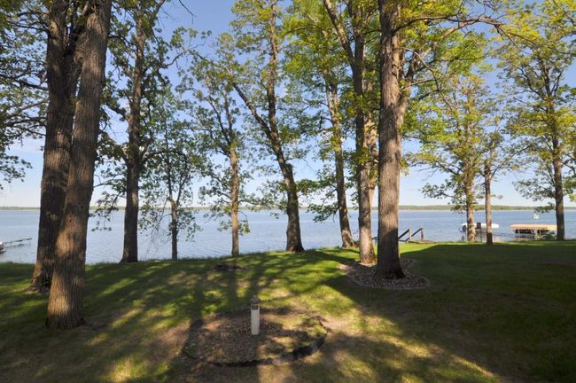 Lakeside yard | Image 57