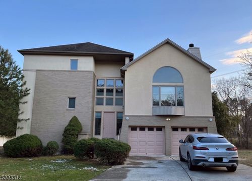 14 W Dante Rd, Monroe Twp, NJ, 08831-4038 | Card Image