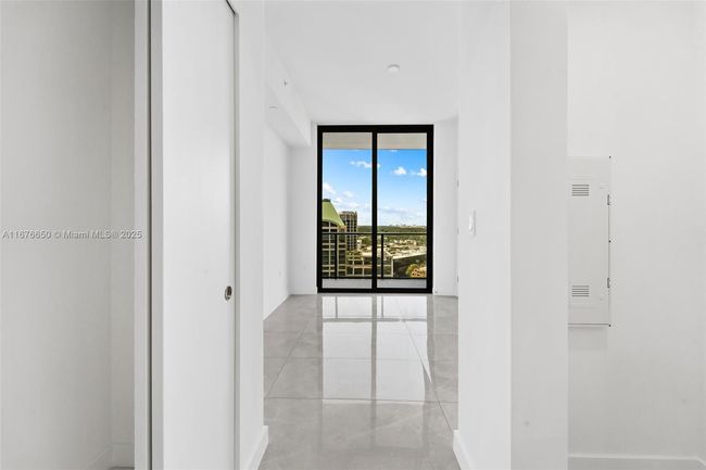 2005 - 2678 Tigertail Ave, Condo with 2 bedrooms, 2 bathrooms and null parking in Coconut Grove FL | Image 8