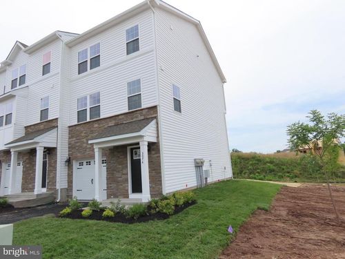 3074 Martha Way, PENNSBURG, PA, 18073-9805 | Card Image
