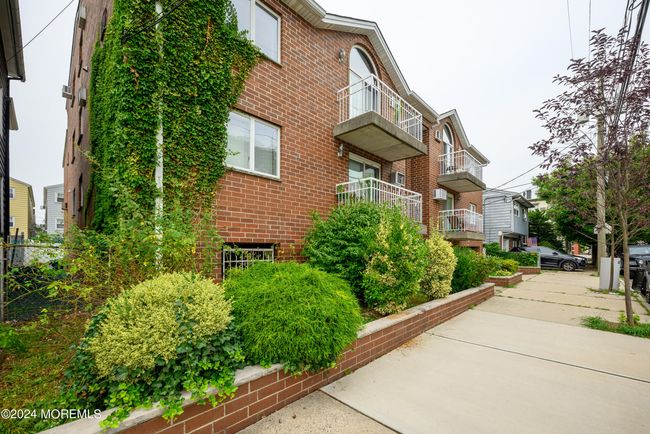 APT-5 - 40 W 13 Th St, Condo with 3 bedrooms, 2 bathrooms and null parking in Bayonne NJ | Image 19