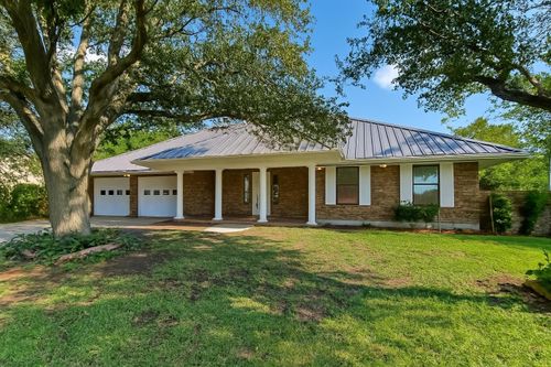 405 E Granite St, Llano, TX, 78643-3057 | Card Image
