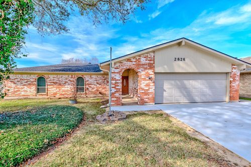 2826 Round Tower Ln, Port Neches, TX, 77651-5412 | Card Image