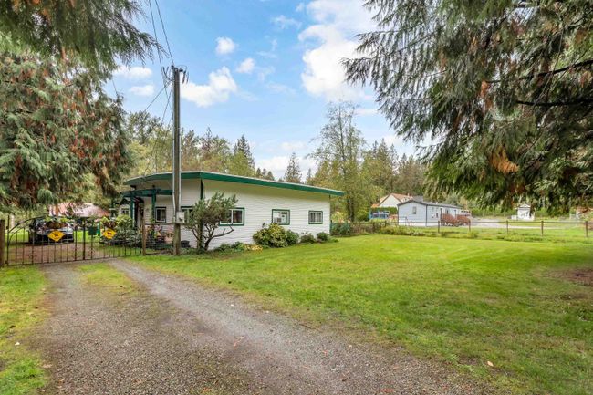 10543 277 Street, House other with 2 bedrooms, 2 bathrooms and 20 parking in Maple Ridge BC | Image 4