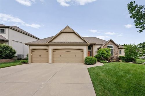 9153 Shady Bend Rd, Lenexa, KS, 66227-7245 | Card Image