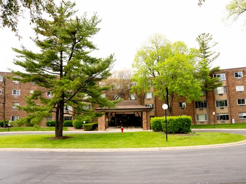 420-1500 Robin Cir, Hoffman Estates, IL, 60169-1118 | Card Image