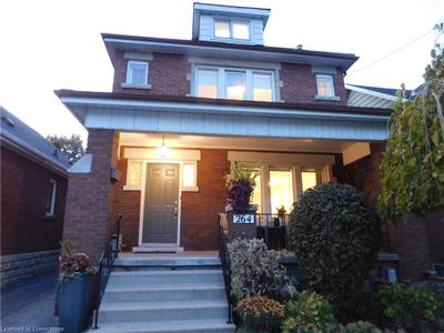 264 Wexford Ave S, House other with 4 bedrooms, 2 bathrooms and 7 parking in Hamilton ON | Image 2