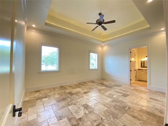 Master bedroom/ Tray ceiling | Image 11
