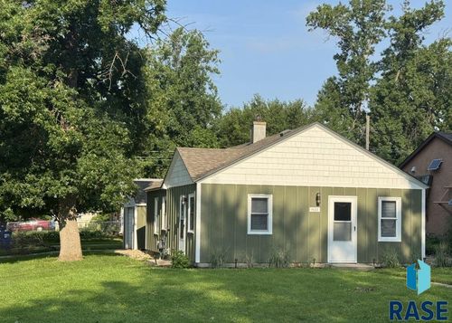 1933 S Lake Ave, Sioux Falls, SD, 57105-2626 | Card Image