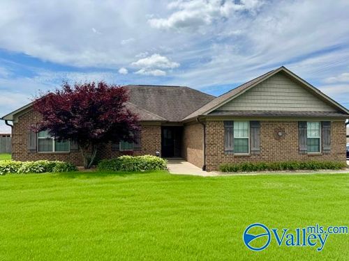 28436 Hinton Ln, Toney, AL, 35773-5414 | Card Image