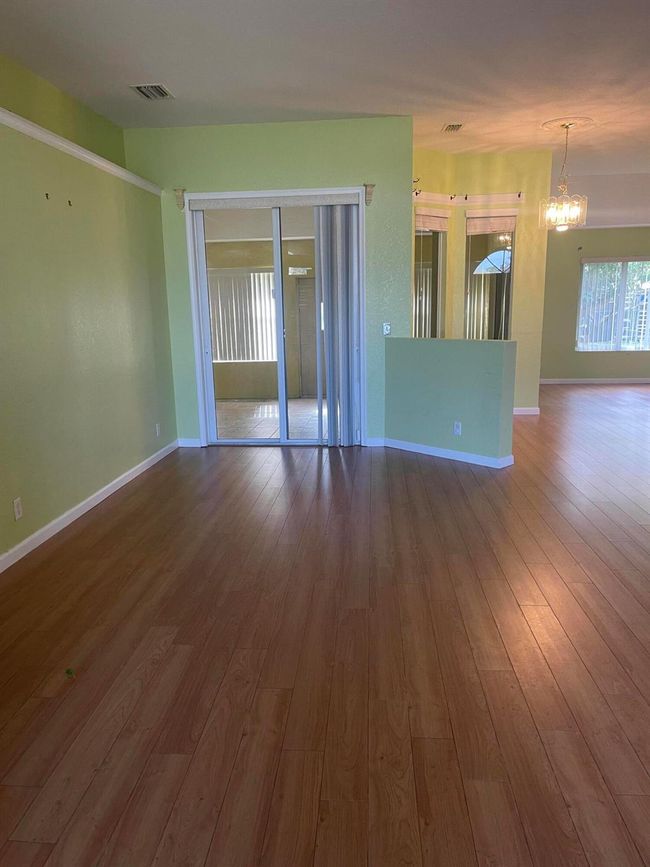 1072 Sw Castaneda Ln, House other with 3 bedrooms, 2 bathrooms and null parking in Port St. Lucie FL | Image 5