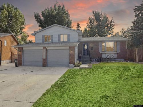 1240 Elk Mountain Cir, Green River, WY, 82935-5512 | Card Image