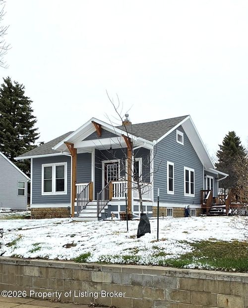 621 2nd St E, Dickinson, ND, 58601-5317 | Card Image