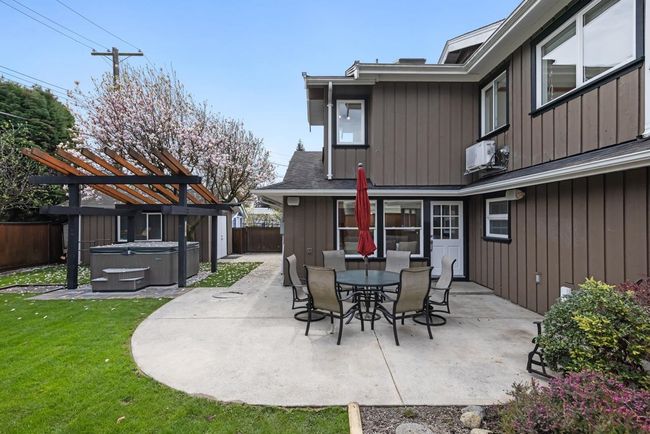 1320 Cottonwood Crescent, House other with 4 bedrooms, 3 bathrooms and 4 parking in North Vancouver BC | Image 25