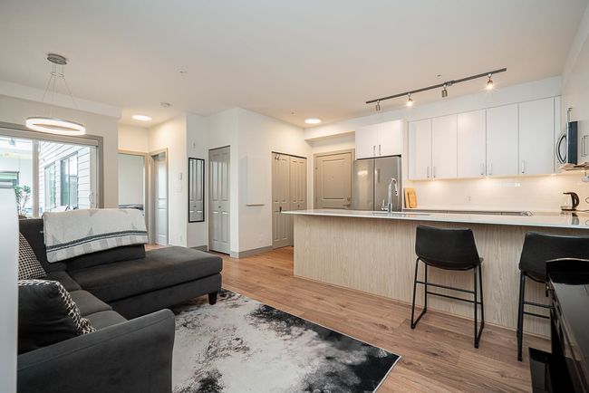 210 - 6968 Royal Oak Ave, Condo with 1 bedrooms, 1 bathrooms and 1 parking in Burnaby BC | Image 9