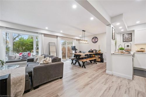 106 Dalegrove Dr, Kitchener, ON, N2M2G5 | Card Image