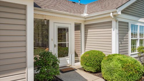 42 Ellington Commons Ln, Granville, OH, 43023-8003 | Card Image