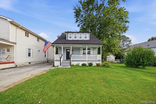 21902 Ridgeway St, Saint Clair Shores, MI, 48080-4083 | Card Image